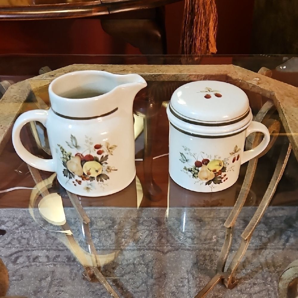 Royal Doulton Lambethware Vintage Fruit Design Creamer & Sugar Set
